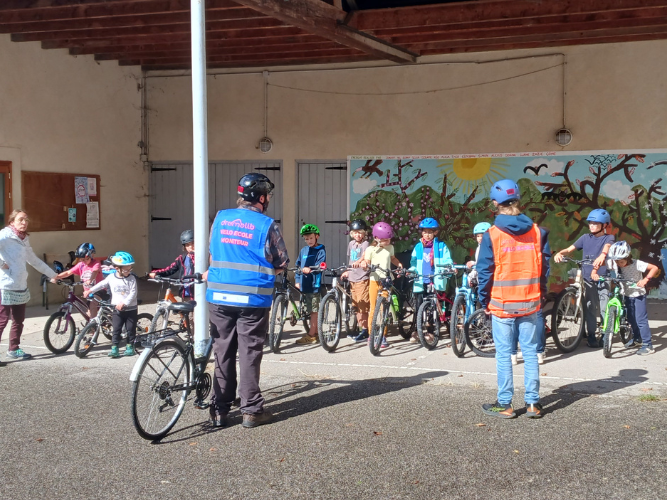 Savoir rouler à vélo – l’apprentissage du vélo pour les élèves entre 6 et 11 ans
