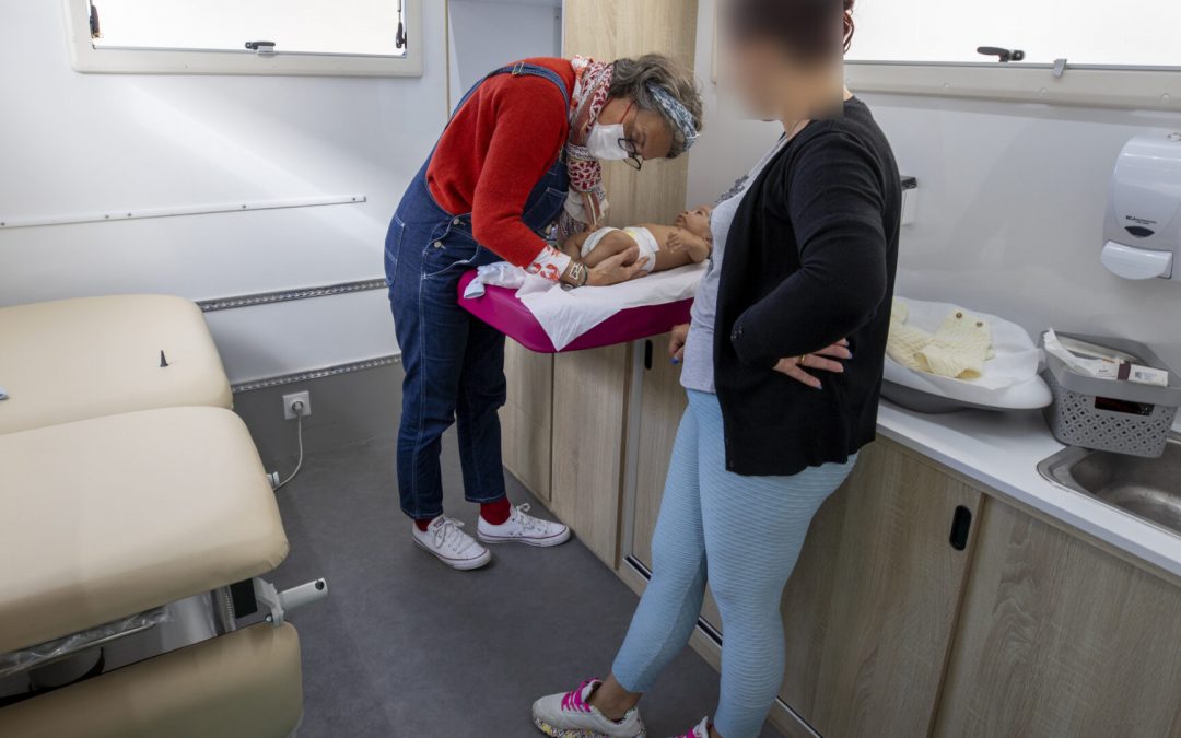 En Gironde, le Bus en + amène les services du Département au plus près des usagers