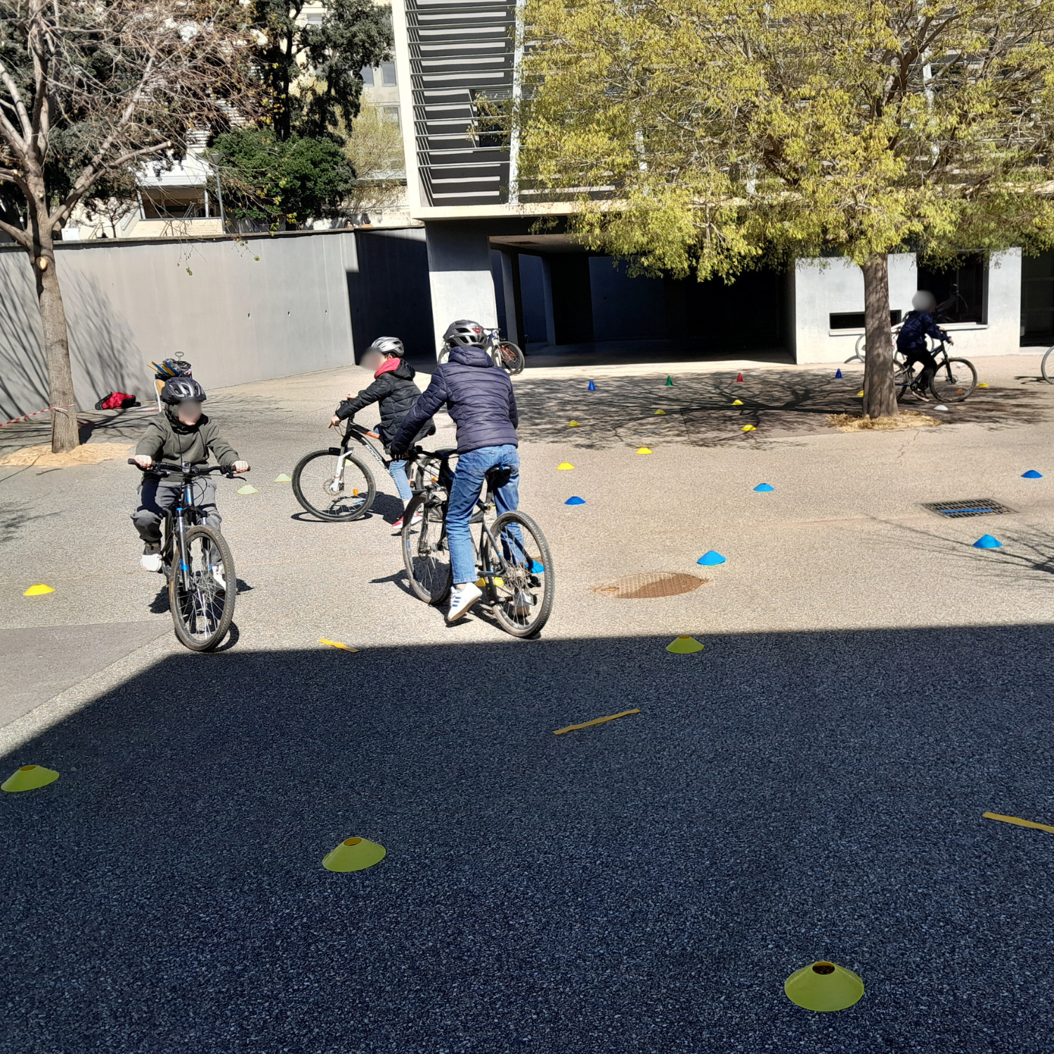 Sensibilisation à la sécurité routière à vélo : une intervention ludique et éducative à Nyons
